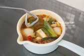 센 불에서 끓이다가 끓어오르면 약불로 낮추어 15분 끓입니다. 다시마는 쓴맛을 방지하기 위해 5분 후 건져냅니다.