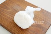 반죽을 비닐팩에 담아 공기를 빼고 냉장고에서 30분 숙성합니다. 최소 10분 이상은 꼭 숙성해주세요.