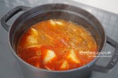 중불로 낮추어 한소끔 끓입니다.