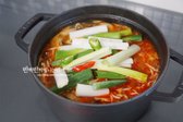 대파와 고추를 넣어줍니다.