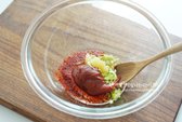 양념은 고춧가루 2 큰 술, 고추장 1 큰 술, 매실액 1 큰 술, 다진 마늘 2/3 큰 술, 식초 1½ 큰 술, 황설탕 1½ 큰 술, 참치액 1/2 큰 술, 다진 파 1 큰 술, 물엿 2/3 큰 술 넣어줍니다.