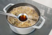 끓어오르면 참치액 1/2 큰 술을 넣고 간을 맞춥니다.