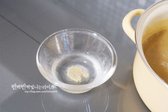 차가운 물에 떨어뜨려 보았을 때 퍼지지 않고 모양이 유지되는 정도까지 끓여줍니다.