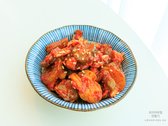 여름철 밑반찬으로 새콤달콤한 오이지무침 한입 먹으면 입맛이 살아나 자주 만들어 먹게 됩니다.