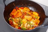 불을 끄고 참기름과 통깨 약간 넣고 마무리합니다.