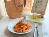 이렇게 간단하게 해산물을 듬뿍 넣은 토마토 스파게티가 완성됩니다. 푸짐하게 만들어 맛있게 즐겨보세요!