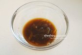 양조간장 2 큰 술, 유자청 1 큰 술, 식초 1 큰 술, 정수물 1 큰 술, 꿀 약간을 섞어 유자 폰즈 소스를 준비합니다. 유자청이 들어가 향긋하고 달콤한 맛이 밀푀유나베의 풍미를 더해줍니다.