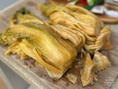 밑동을 잘라내세요.