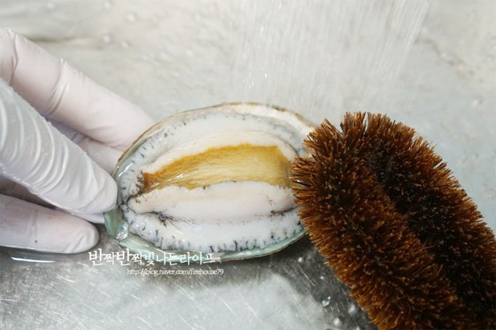 고소한 전복버터구이 레시피 2인분 25분 완성 평점 4.7점(25) 레시피 이미지 - 2