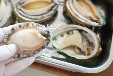 고소한 전복버터구이 레시피 2인분 25분 완성 평점 4.7점(25) 레시피 이미지 - 4