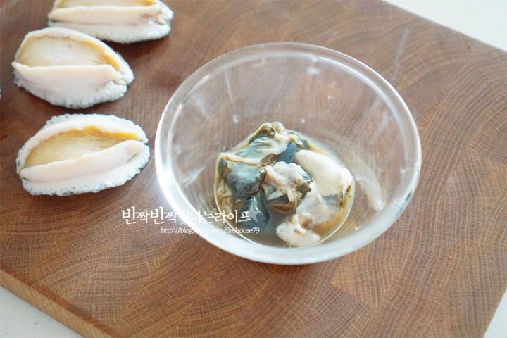 고소한 전복버터구이 레시피 2인분 25분 완성 평점 4.7점(25) 레시피 이미지 - 5