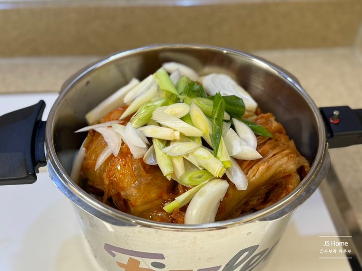 부드러운 백종원 묵은지 등갈비찜 레시피 4인분 50분 완성 평점 4.8점(34) 레시피 이미지 - 4