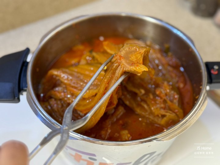 부드러운 백종원 묵은지 등갈비찜 레시피 4인분 50분 완성 평점 4.8점(34) 레시피 이미지 - 8