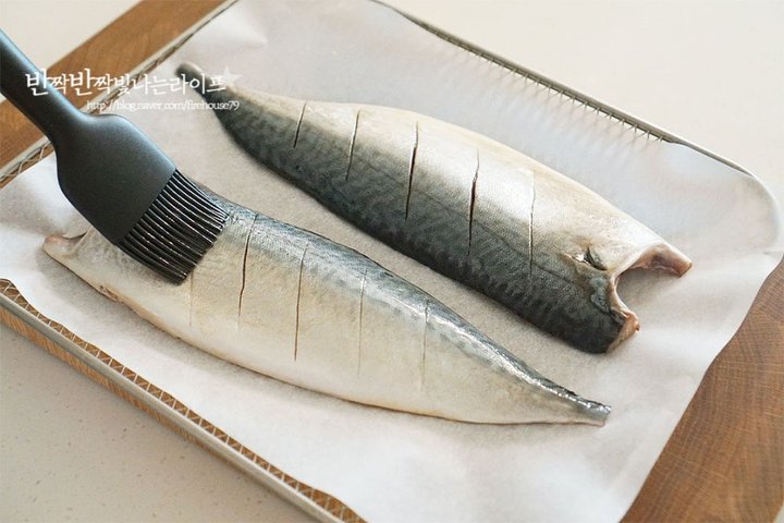 바삭한 고등어구이 레시피 2인분 30분 완성 평점 4.8점(49) 레시피 이미지 - 7