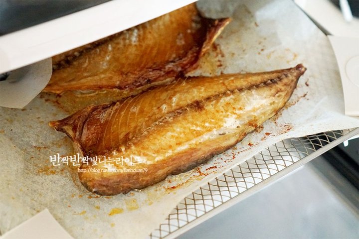 바삭한 고등어구이 레시피 2인분 30분 완성 평점 4.8점(49) 레시피 이미지 - 9