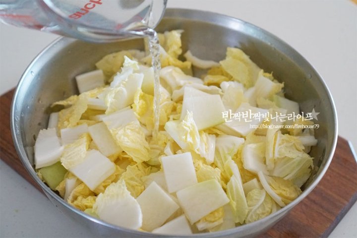 시원한 나박물김치 배추물김치 나박김치 레시피 5인분 50분 완성 평점 5.0점(59) 레시피 이미지 - 4