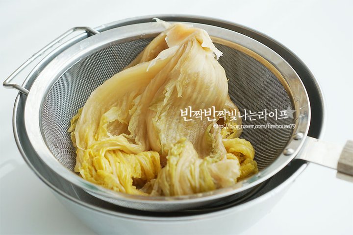 입맛 돋우는 묵은지김밥 레시피 2인분 25분 완성 평점 4.9점(49) 레시피 이미지 - 2