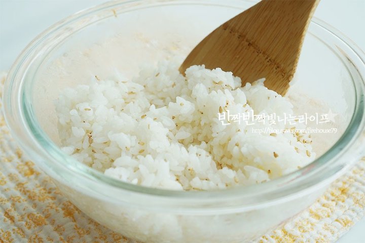 입맛 돋우는 묵은지김밥 레시피 2인분 25분 완성 평점 4.9점(49) 레시피 이미지 - 4