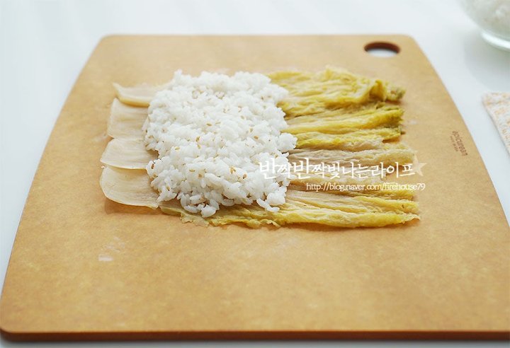 입맛 돋우는 묵은지김밥 레시피 2인분 25분 완성 평점 4.9점(49) 레시피 이미지 - 5