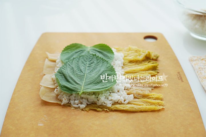 입맛 돋우는 묵은지김밥 레시피 2인분 25분 완성 평점 4.9점(49) 레시피 이미지 - 6