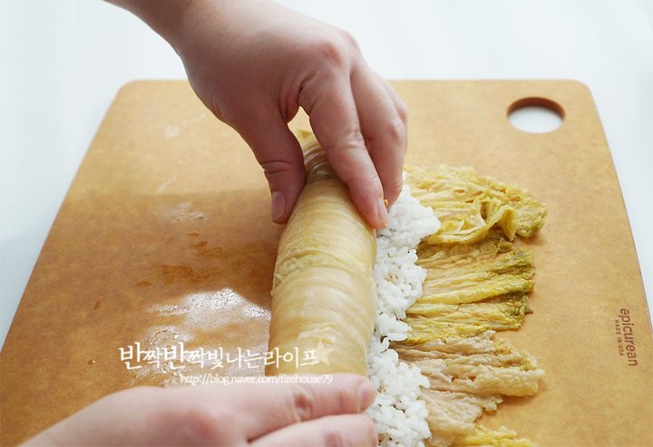 입맛 돋우는 묵은지김밥 레시피 2인분 25분 완성 평점 4.9점(49) 레시피 이미지 - 8