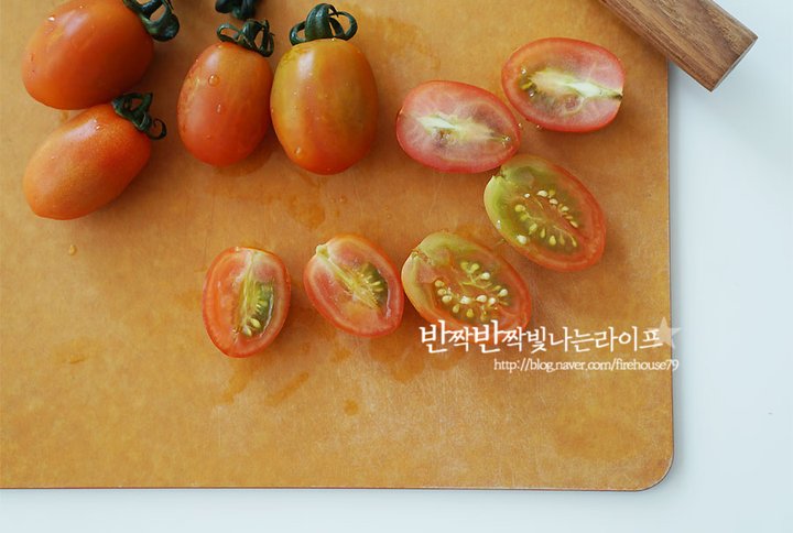 입맛을 돋워주는 토마토샐러드 레시피 2인분 15분 완성 평점 5.0점(48) 레시피 이미지 - 2