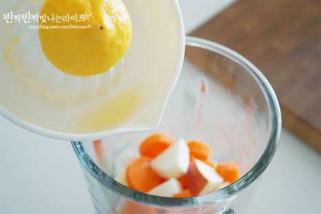 새콤달콤 사과당근주스 사과주스 레시피 1인분 10분 완성 평점 4.8점(80) 레시피 이미지 - 4