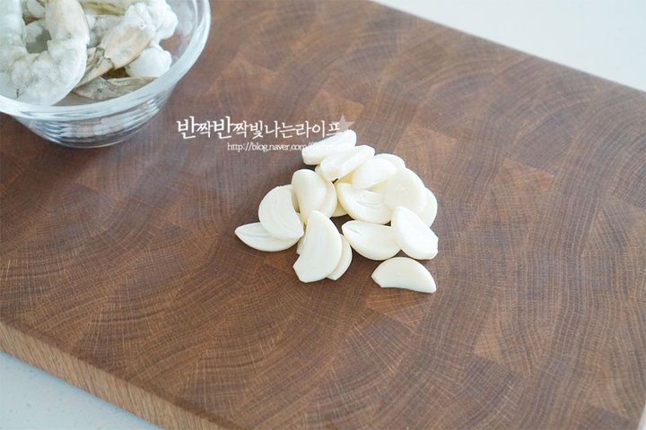 향긋한 감칠맛의 바질페스토 파스타 레시피 1인분 40분 완성 평점 4.9점(66) 레시피 이미지 - 3