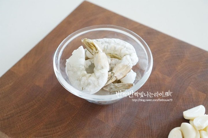 향긋한 감칠맛의 바질페스토 파스타 레시피 1인분 40분 완성 평점 4.9점(66) 레시피 이미지 - 4