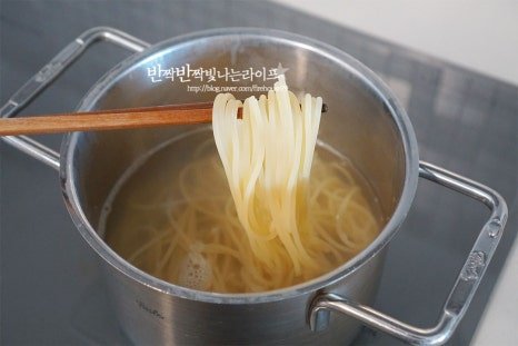 향긋한 감칠맛의 바질페스토 파스타 레시피 1인분 40분 완성 평점 4.9점(66) 레시피 이미지 - 5