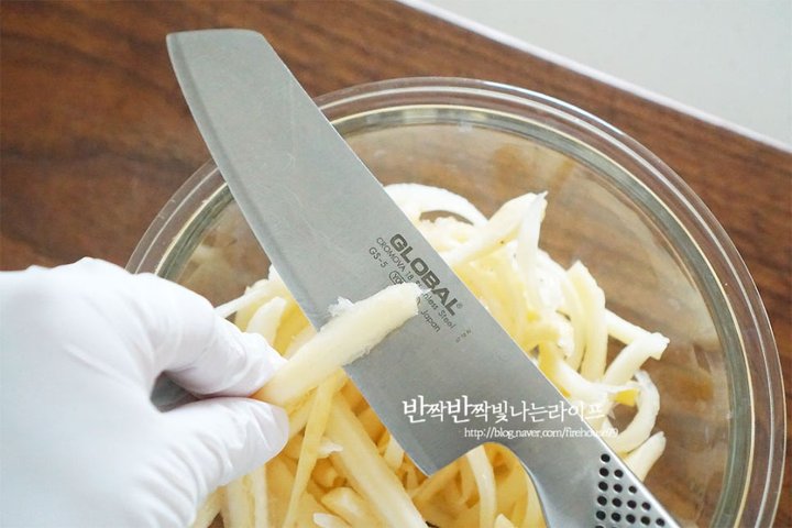 향긋함과 고소한 맛이 있는 도라지나물볶음 레시피 2인분 25분 완성 평점 4.8점(57) 레시피 이미지 - 2