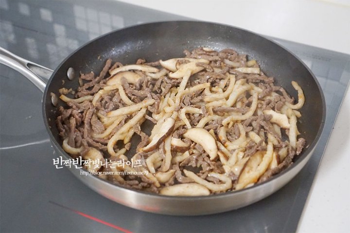 향긋한 간단 부추잡채 레시피 3인분 1시간 10분 완성 평점 5.0점(66) 레시피 이미지 - 11