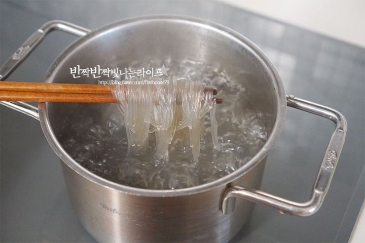 향긋한 간단 부추잡채 레시피 3인분 1시간 10분 완성 평점 5.0점(66) 레시피 이미지 - 12