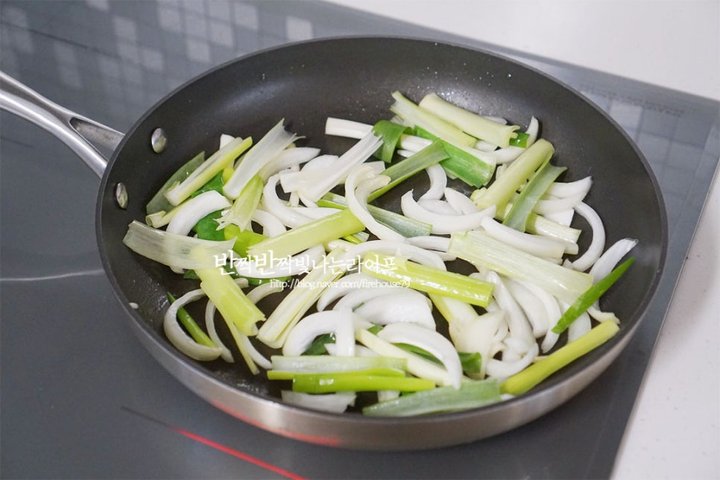 향긋한 간단 부추잡채 레시피 3인분 1시간 10분 완성 평점 5.0점(66) 레시피 이미지 - 8