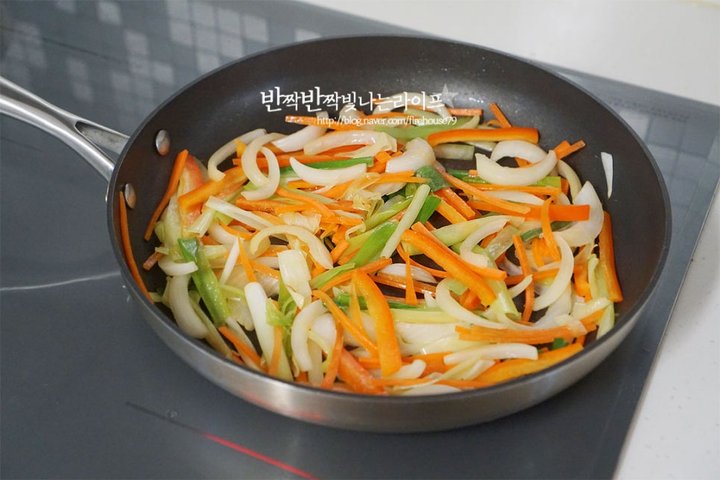 향긋한 간단 부추잡채 레시피 3인분 1시간 10분 완성 평점 5.0점(66) 레시피 이미지 - 9