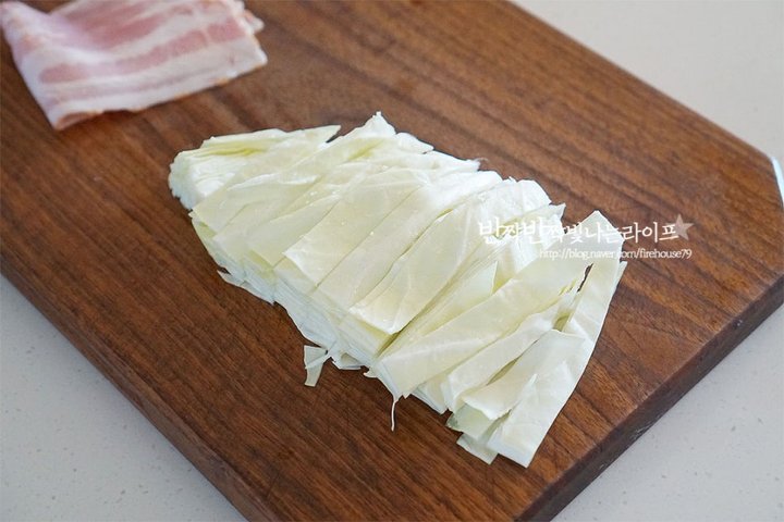 고소한 베이컨 양배추볶음 레시피 2인분 20분 완성 평점 4.7점(48) 레시피 이미지 - 2