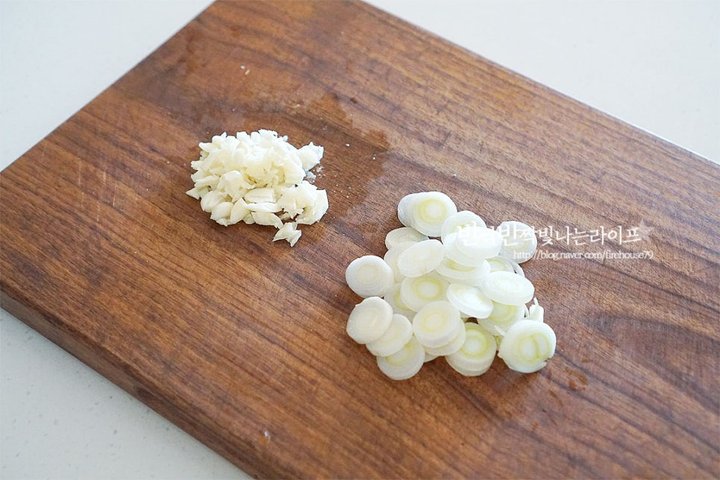 고소한 베이컨 양배추볶음 레시피 2인분 20분 완성 평점 4.7점(48) 레시피 이미지 - 4