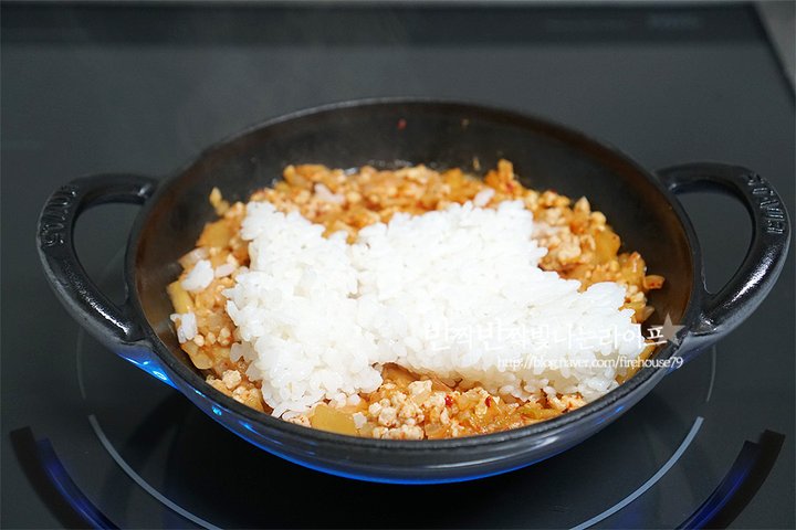 백종원 김치 리조또 레시피 2인분 30분 완성 평점 4.8점(53) 레시피 이미지 - 5