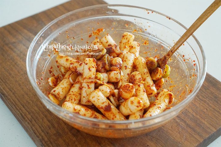 매콤달콤 백종원 기름떡볶이 레시피 3인분 30분 완성 평점 4.8점(23) 레시피 이미지 - 4
