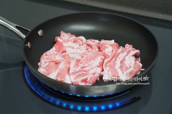 백종원의 밥도둑 대패삼겹살덮밥 레시피 2인분 20분 완성 평점 4.7점(55) 레시피 이미지 - 4