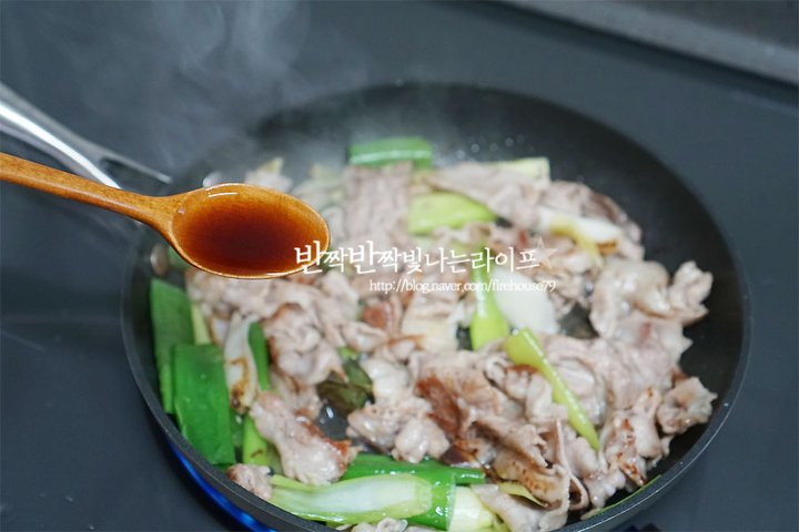 백종원의 밥도둑 대패삼겹살덮밥 레시피 2인분 20분 완성 평점 4.7점(55) 레시피 이미지 - 7