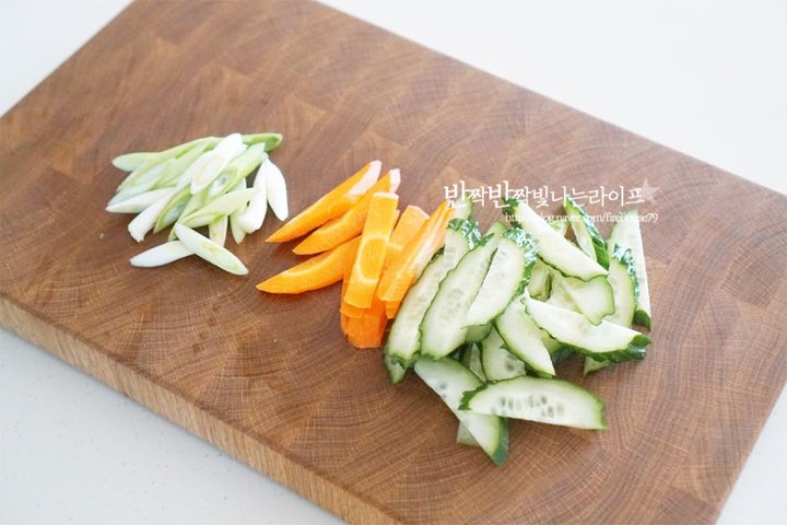 쫀득하고 매콤새콤한 백종원 골뱅이무침 레시피 2인분 25분 완성 평점 4.7점(12) 레시피 이미지 - 6