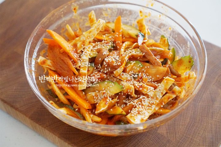쫀득하고 매콤새콤한 백종원 골뱅이무침 레시피 2인분 25분 완성 평점 4.7점(12) 레시피 이미지 - 9