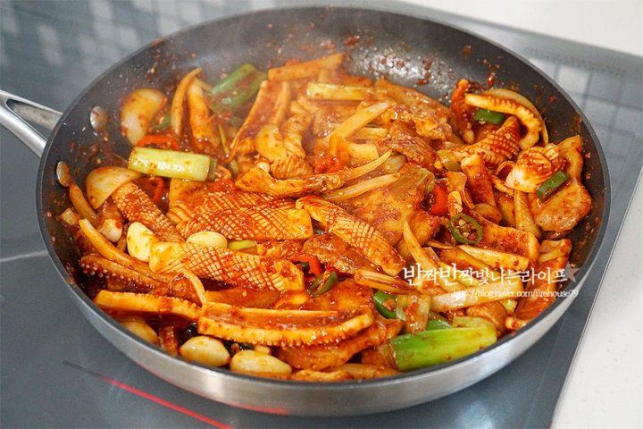 두 가지 모두 맛볼 수 있는 백종원의 오삼불고기 레시피 2인분 40분 완성 평점 4.8점(42) 레시피 이미지 - 12