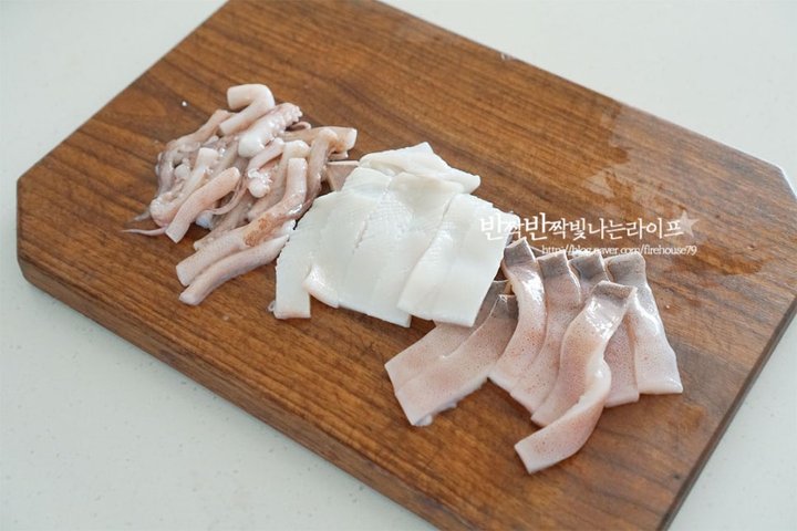 두 가지 모두 맛볼 수 있는 백종원의 오삼불고기 레시피 2인분 40분 완성 평점 4.8점(42) 레시피 이미지 - 4