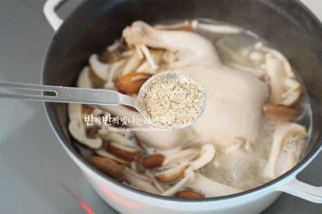 백종원의 진하고 구수한 들깨삼계탕 레시피 3인분 55분 완성 평점 4.8점(22) 레시피 이미지 - 11