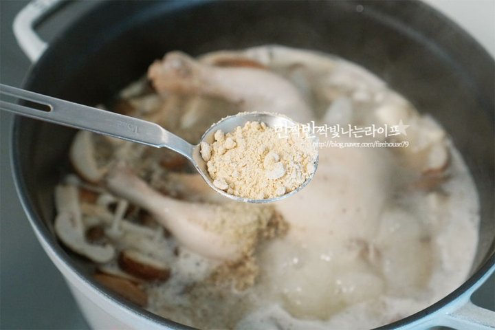 백종원의 진하고 구수한 들깨삼계탕 레시피 3인분 55분 완성 평점 4.8점(22) 레시피 이미지 - 12