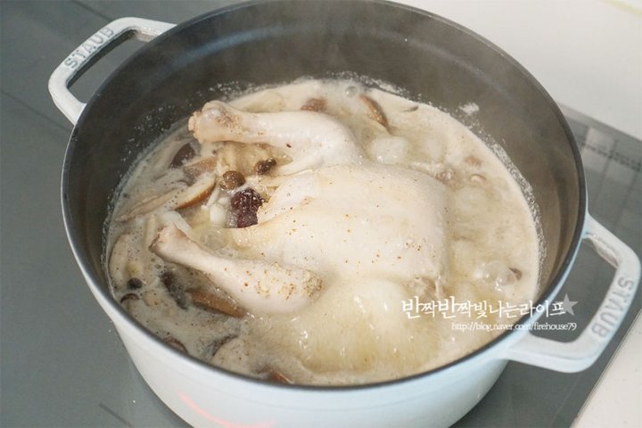 백종원의 진하고 구수한 들깨삼계탕 레시피 3인분 55분 완성 평점 4.8점(22) 레시피 이미지 - 13