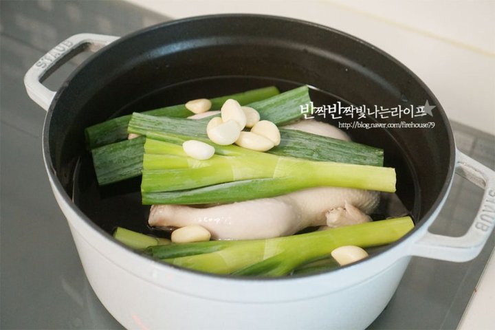 백종원의 진하고 구수한 들깨삼계탕 레시피 3인분 55분 완성 평점 4.8점(22) 레시피 이미지 - 7