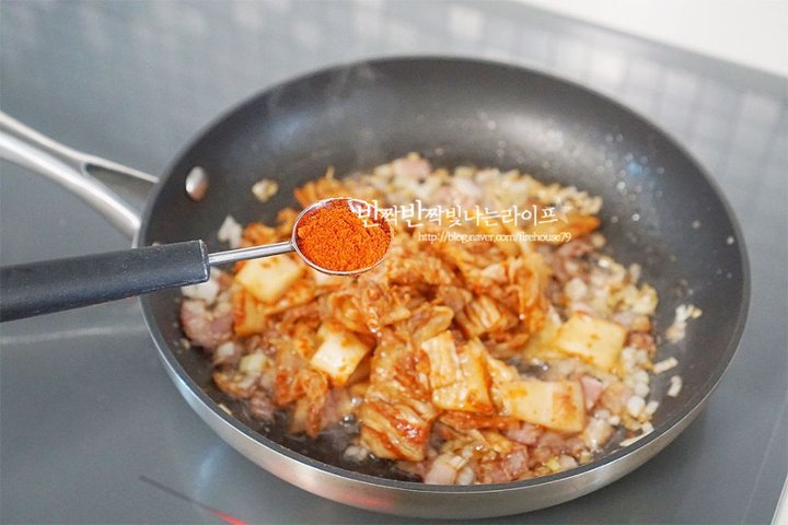 백종원의 감칠맛 있는 김치볶음밥 레시피 2인분 25분 완성 평점 5.0점(47) 레시피 이미지 - 7